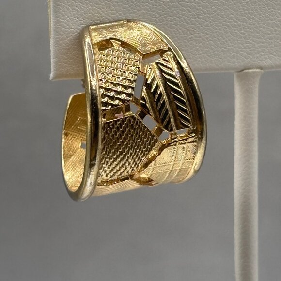 Sarah Coventry Vintage Gold-Tone Textured & Cutout Clip-On Earrings Retro - Picture 3 of 8